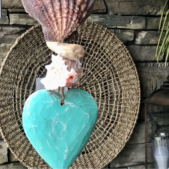 New! Turquoise Valentine Wood Heart Seashell Strand - Picture 2 of 7